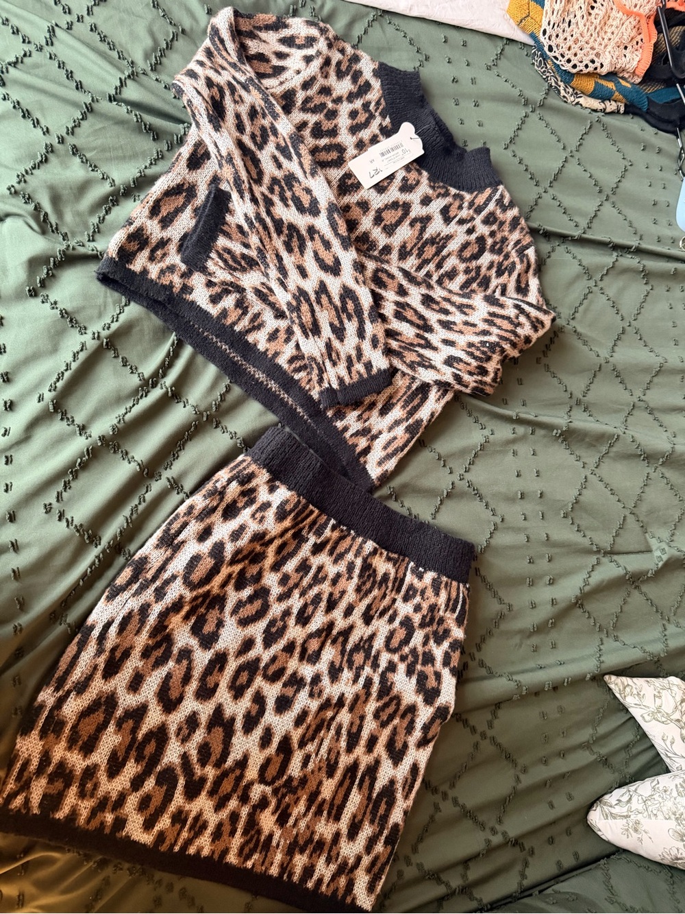 Leopard Print 2-Piece Sweater Set – Size Medium – NWT